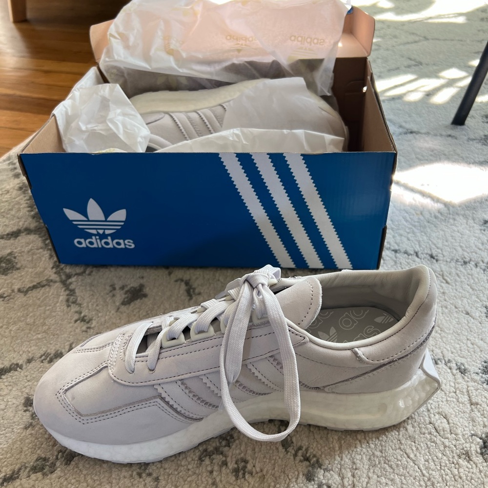 NWT Adidas Retrophy E5 Grey Size 8 Women